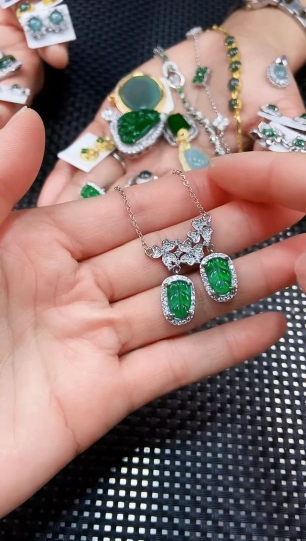 【闪购商品】翡翠颈饰未镶嵌111111111