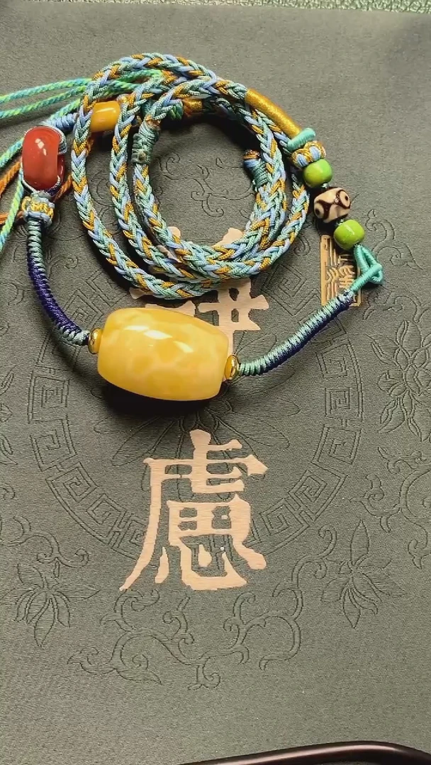 未镶嵌颈饰琥珀桶珠