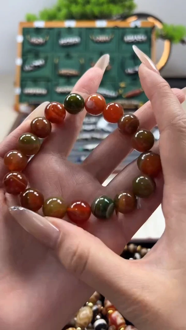 玛瑙/玉髓（覆膜）颈饰未镶嵌47微瑕随机发货