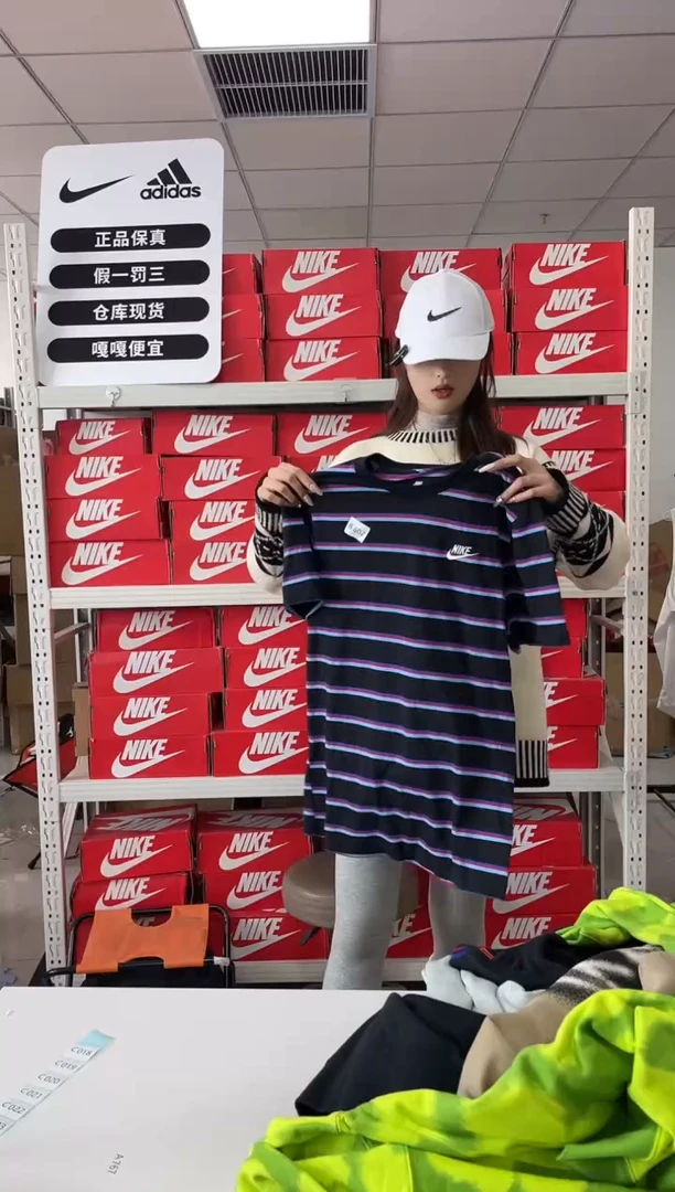 编码602闪购尺码s   Nike/耐克卫衣卫裤以直播间过款为主