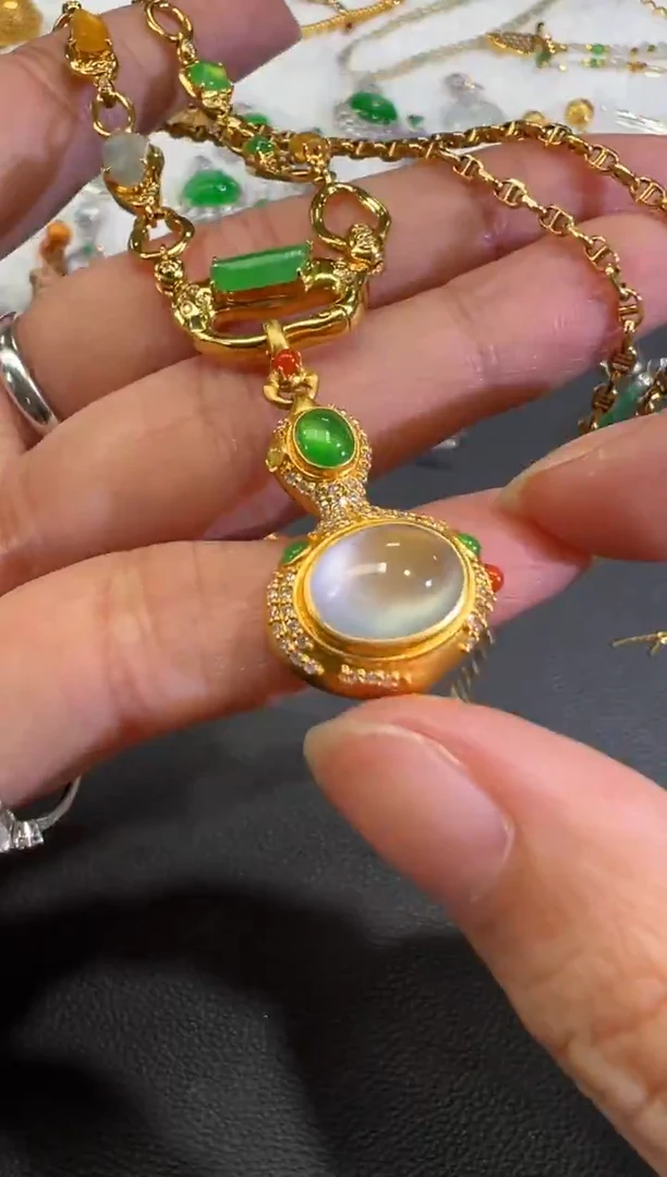 项链18K金镶嵌翡翠日****布A231|45000