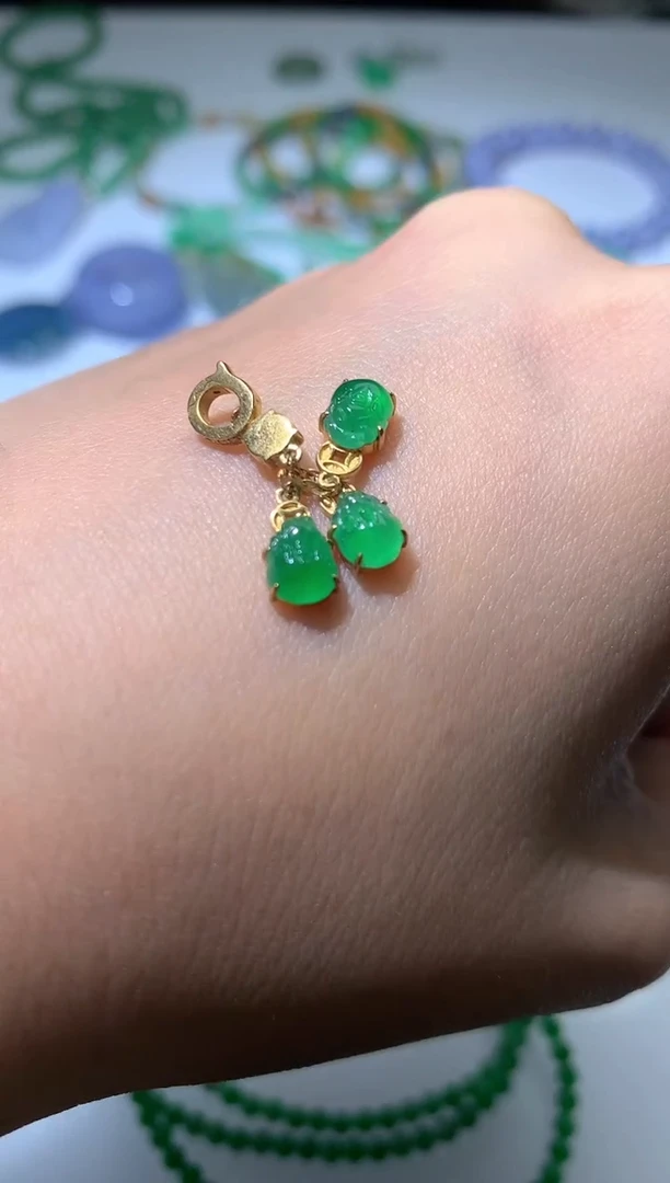 颈饰18K金镶嵌翡翠究**槃净货