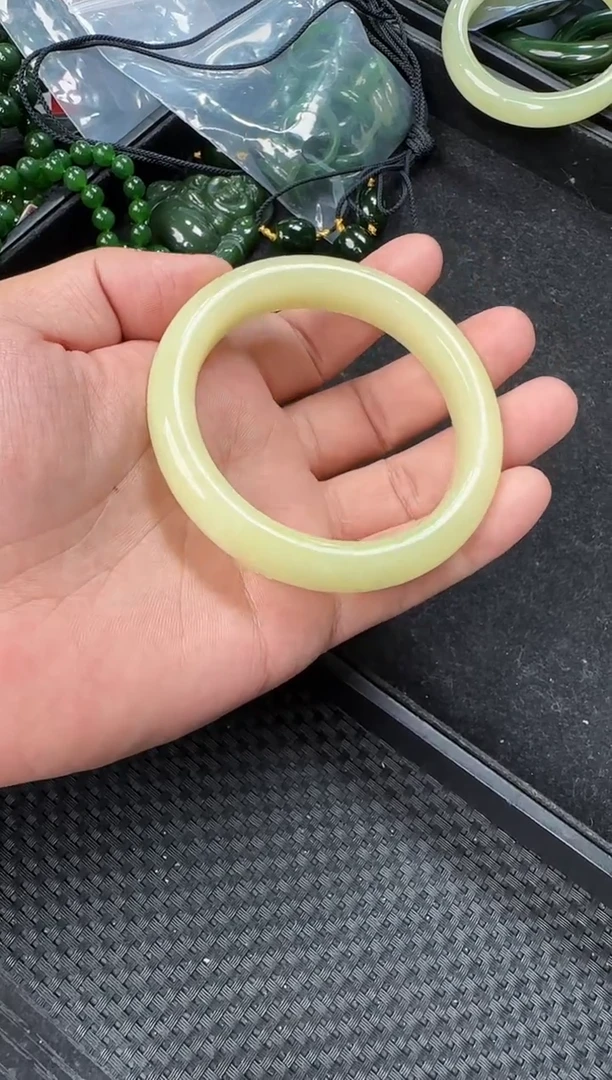 和田玉手镯未镶嵌黄口58-59圈口