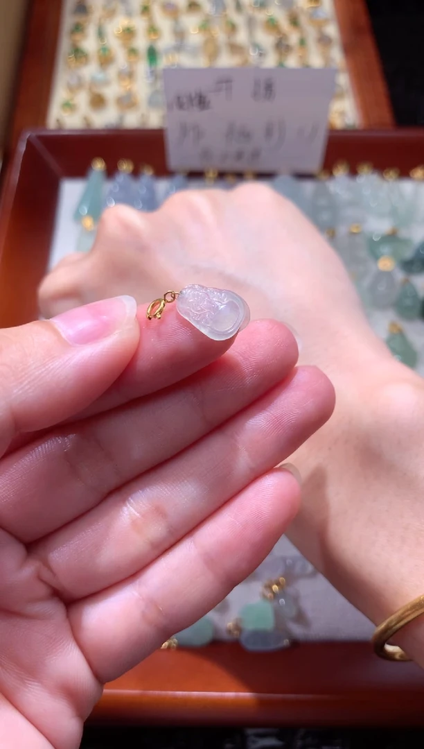 颈饰18K金镶嵌翡翠翡翠