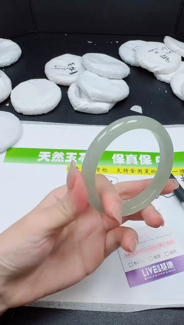 石英质玉手镯未镶嵌099-5758