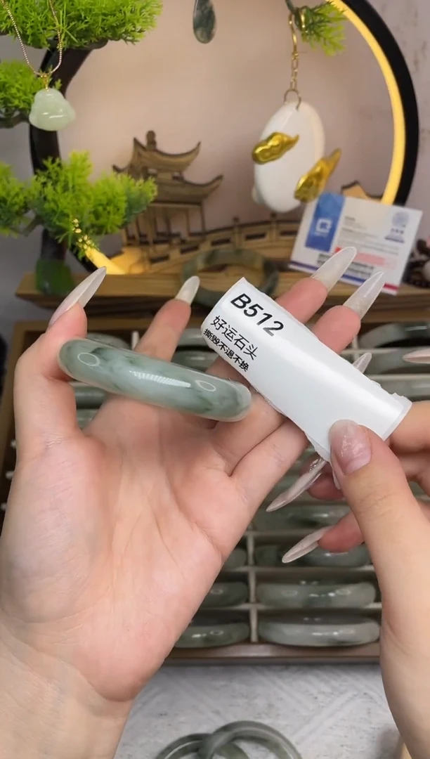 未镶嵌手镯石英质玉B512瑕