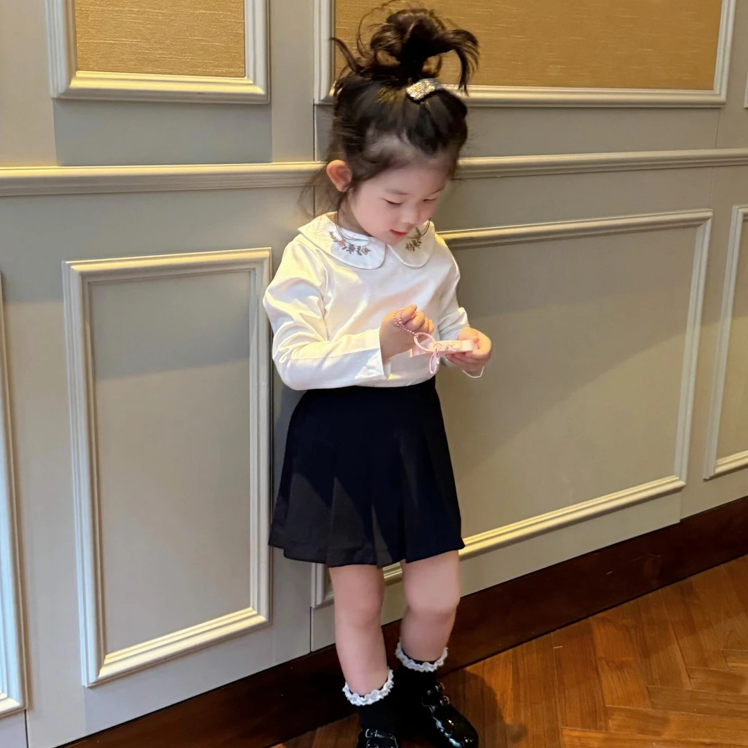 小惜亦2025夏新款韩版童装娃娃领白色百搭长袖黑色百褶裙时尚套装
