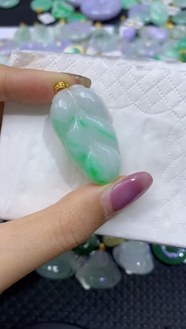 颈饰18K金镶嵌翡翠天然缅甸翡翠A货