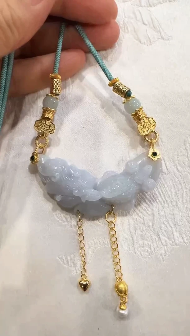翡翠未镶嵌颈饰国风