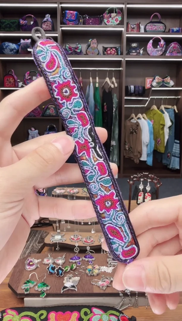 织绣72蒙阿苏苗绣传承店