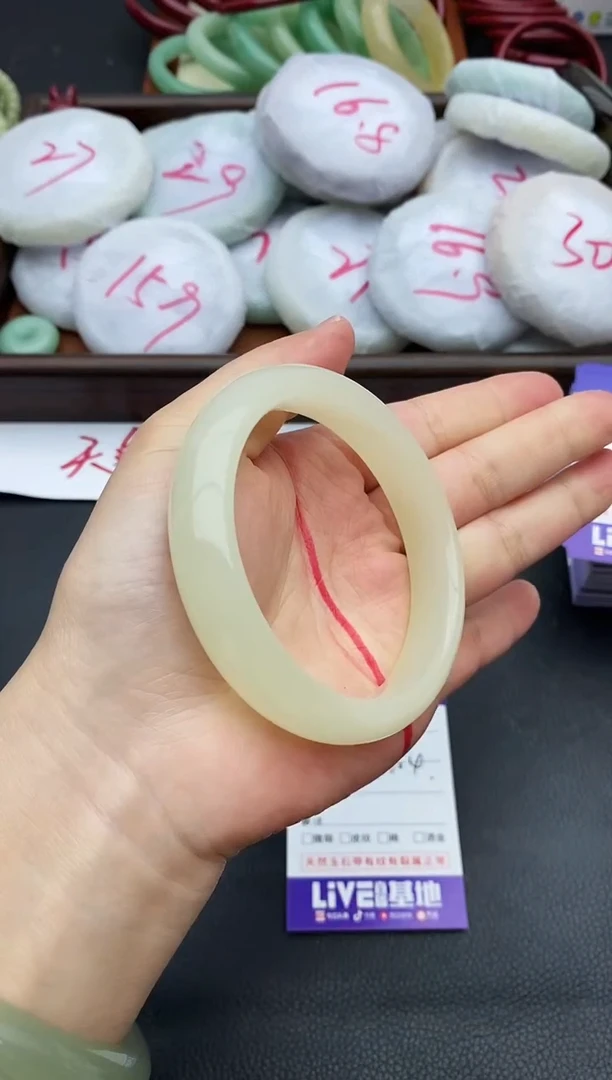 未镶嵌手镯石英质玉7+61.4