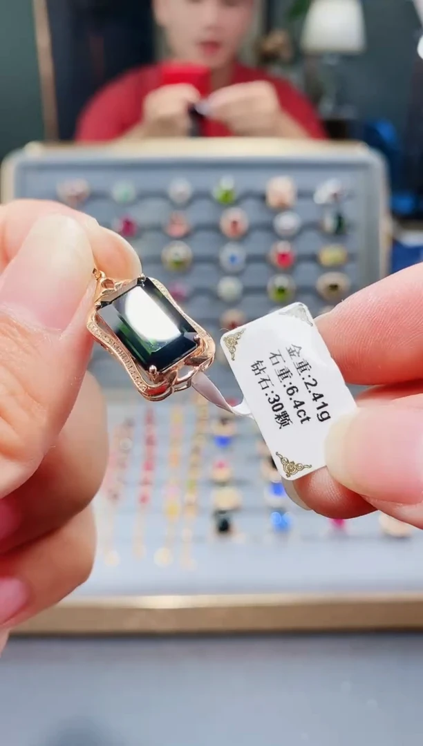 颈饰18K金镶嵌碧玺6.4..