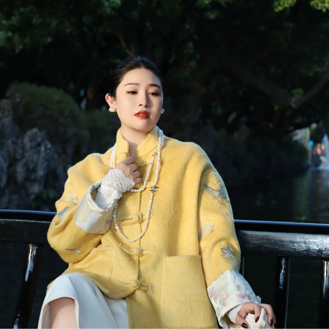 多肉宝贝86%绵羊毛5.9%桑蚕丝7%兔绒国风盘扣外套女1025AL3163