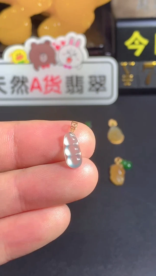 颈饰18K金镶嵌翡翠