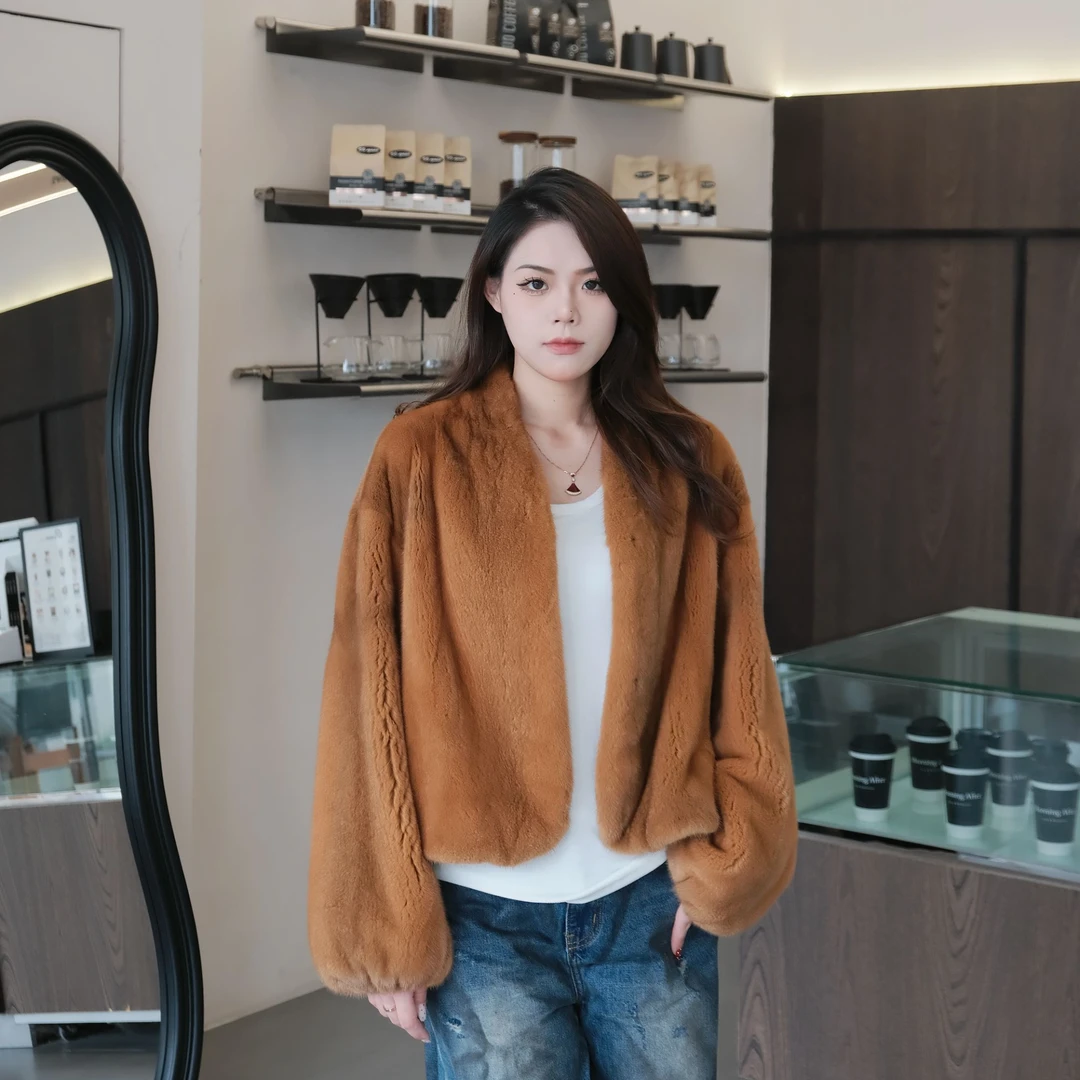 “巴黎之恋”2025新款进口天鹅绒V领短款水貂整貂皮草女外套25123