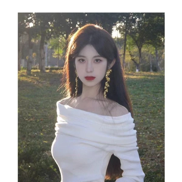 高级感温柔一字肩女衫露肩锁骨春秋时尚流行内搭打底衫长袖上衣潮