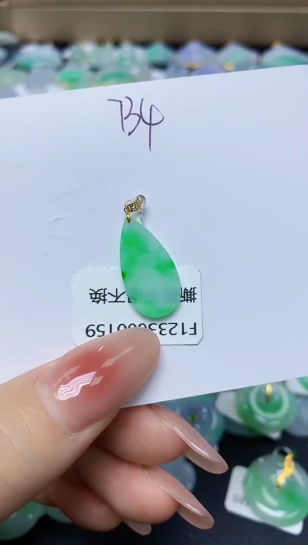 翡翠18K金镶嵌颈饰 天然缅甸翡翠A货