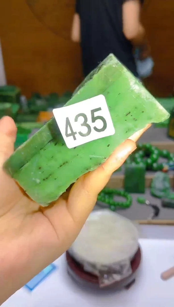 和田玉（碧玉）未镶嵌珠宝半成品435