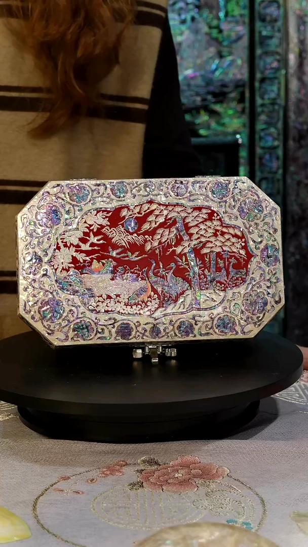 红色绒布底·弘贝雅螺钿漆器文化馆