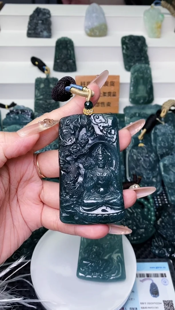 颈饰未镶嵌翡翠