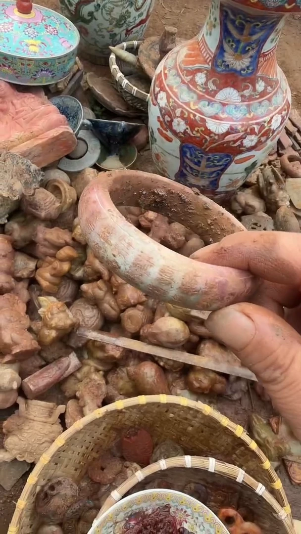 未镶嵌岫岩河磨玉（透闪石质玉）挂件我****。岫岩河磨玉