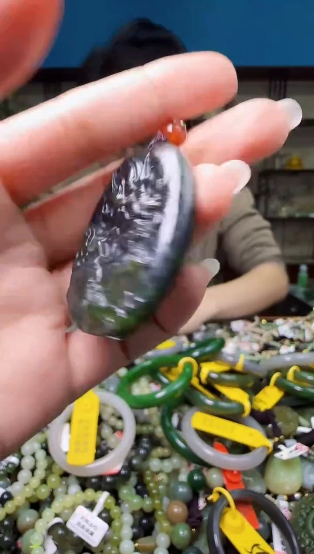 颈饰未镶嵌和田玉1