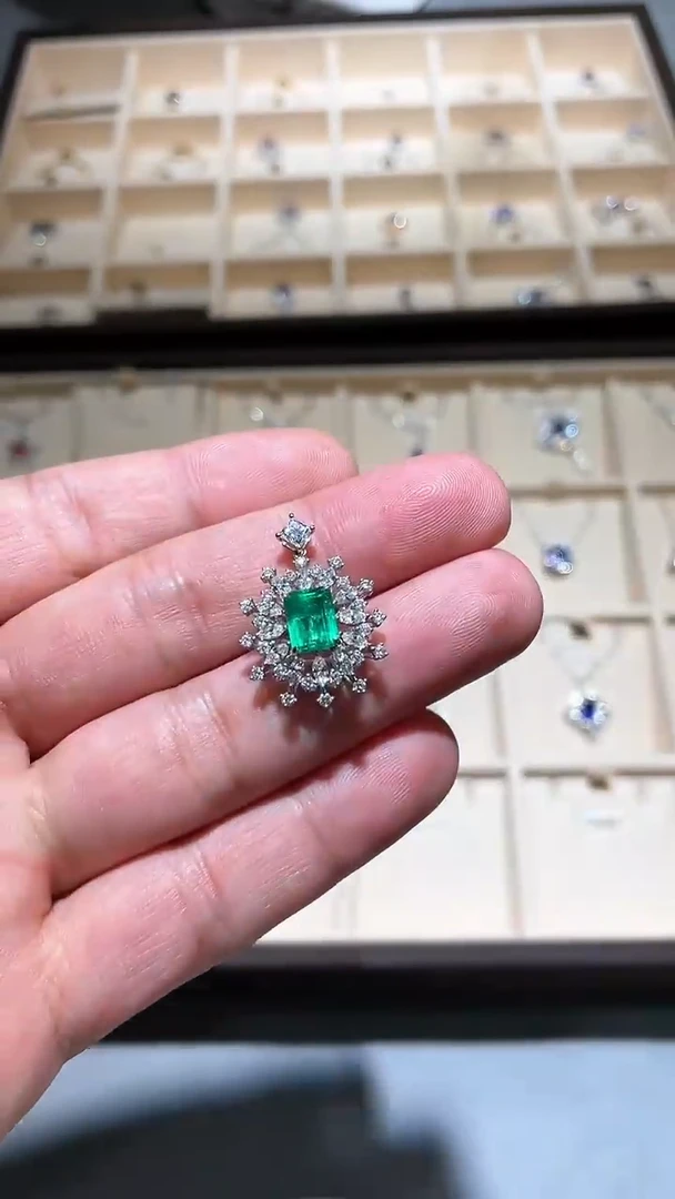 【闪购商品】祖母绿吊坠(不含链)18K金镶嵌1.69ct