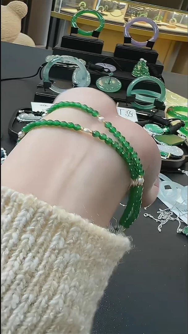 颈饰18K金镶嵌翡翠天然A货翡翠
