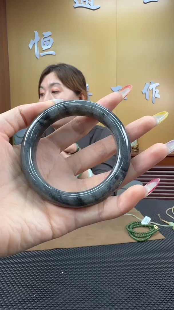 颈饰未镶嵌和田玉手镯60