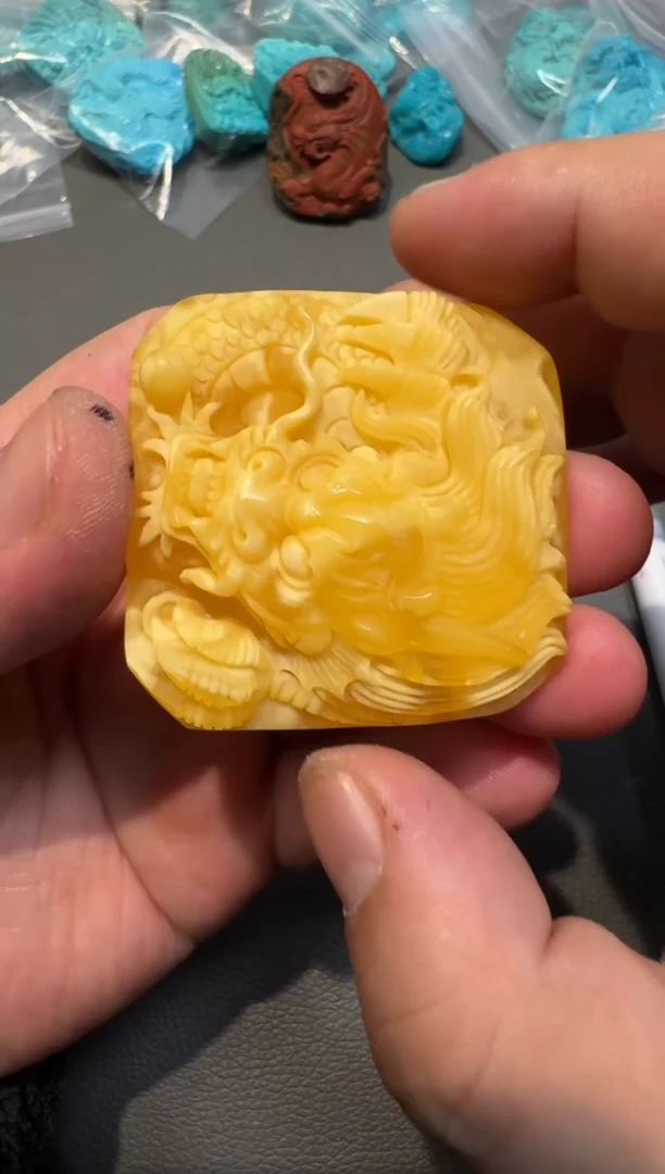 琥珀颈饰未镶嵌雕刻配饰