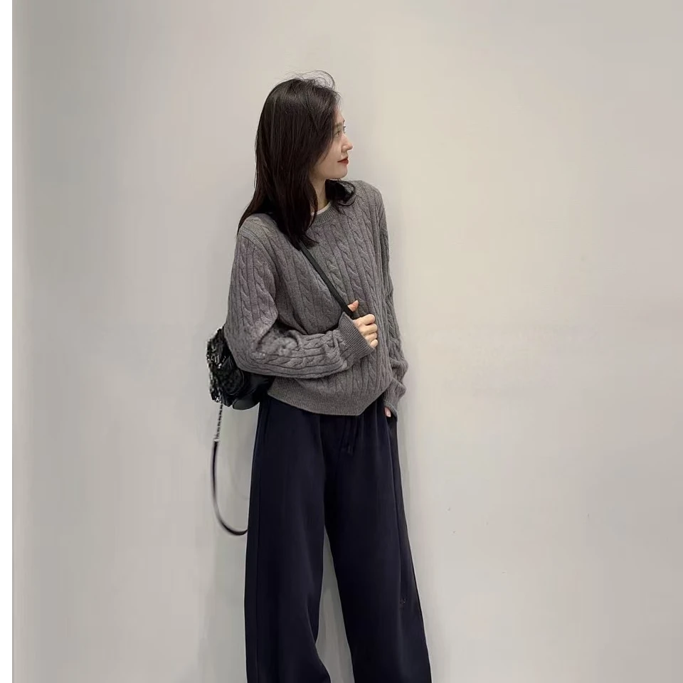 2026秋季新款慵懒灰色麻花针织毛衣套头设计感宽松针织上衣阔腿裤