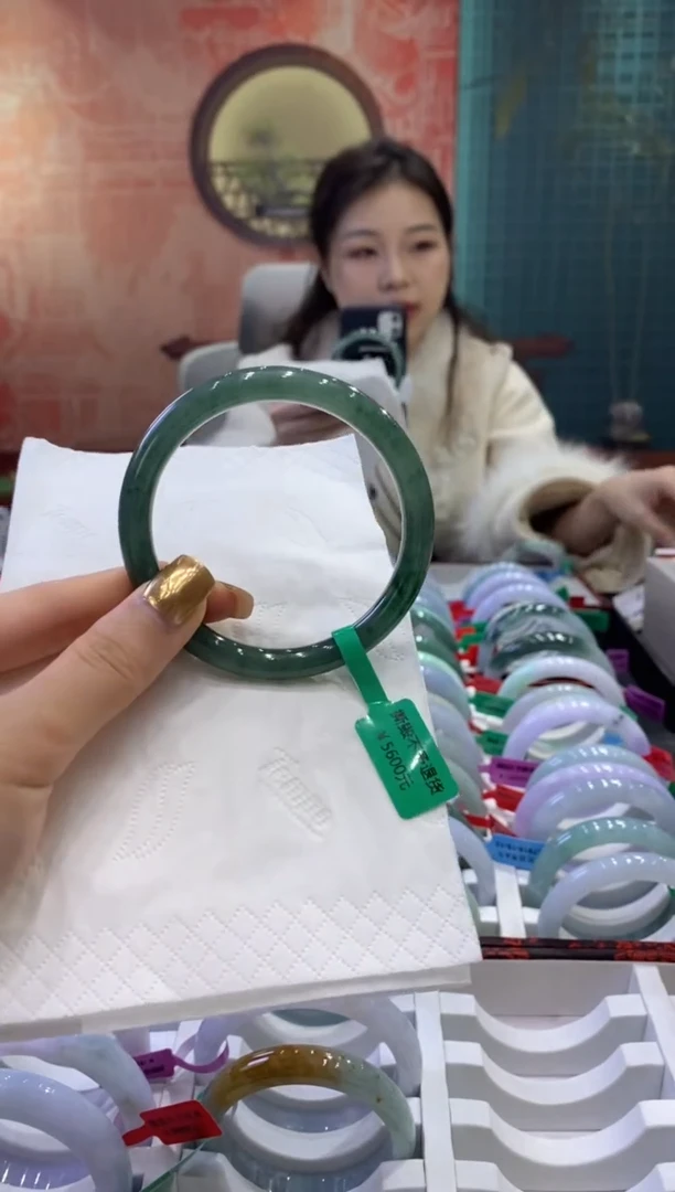 【闪购商品】翡翠手镯未镶嵌多人02513