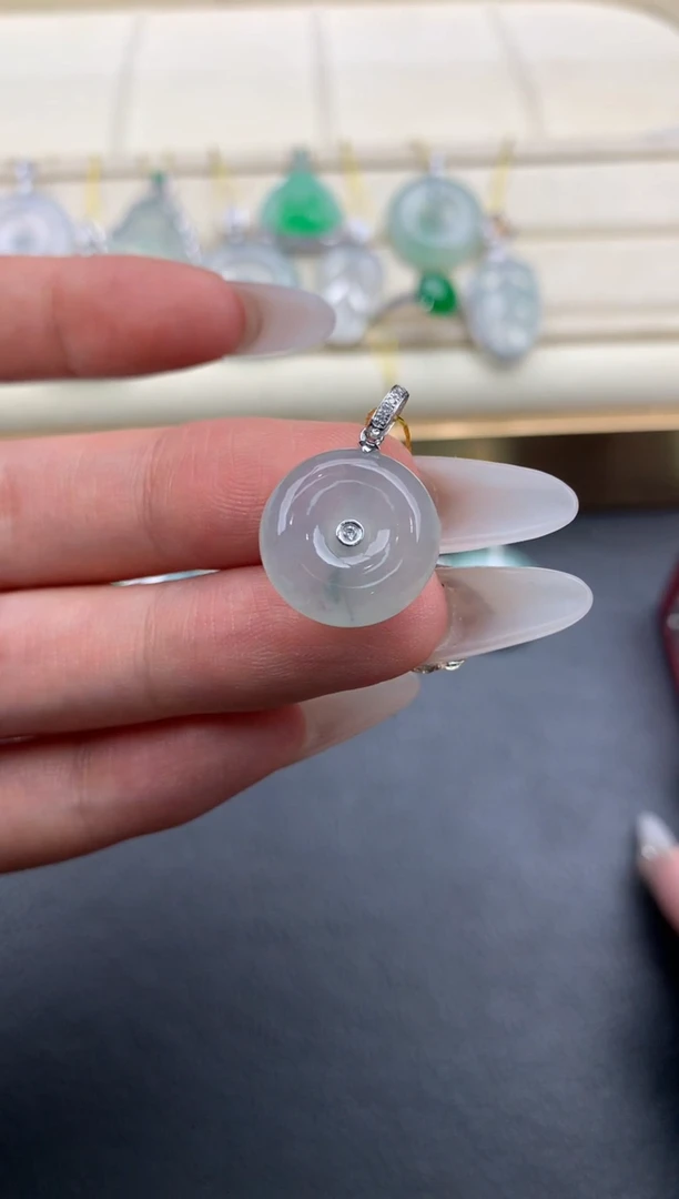 翡翠18K金镶嵌颈饰A569