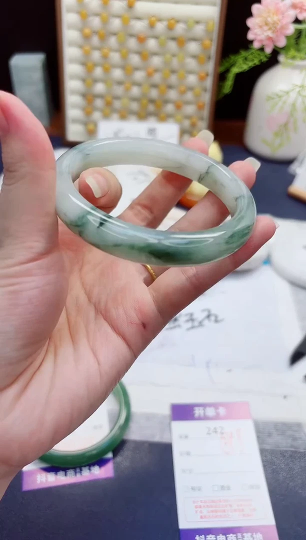 未镶嵌手镯石英质玉242-天山翠-圈口62