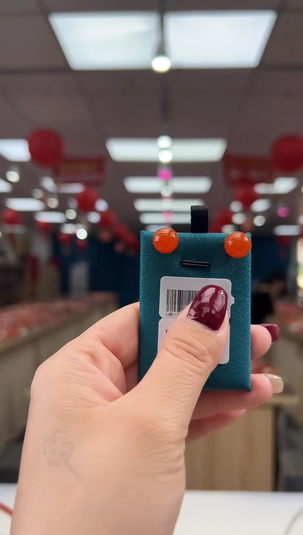 【闪购商品】南红玛瑙耳钉18K金镶嵌多样发其一/HS9992723