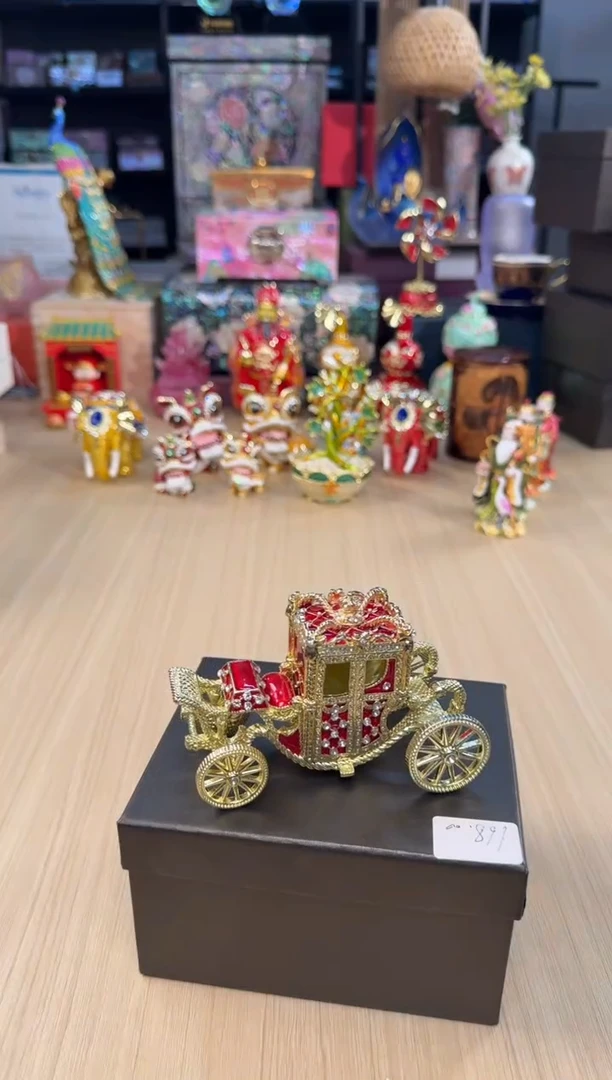 129七宝红色皇家马车