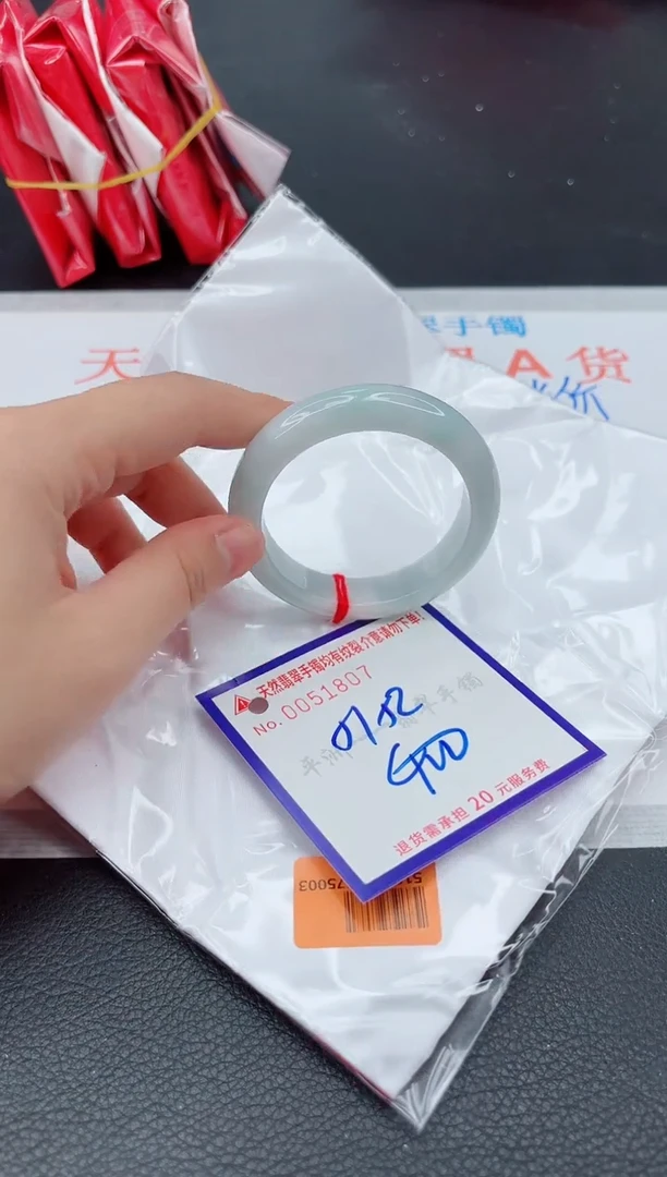 翡翠手镯未镶嵌1