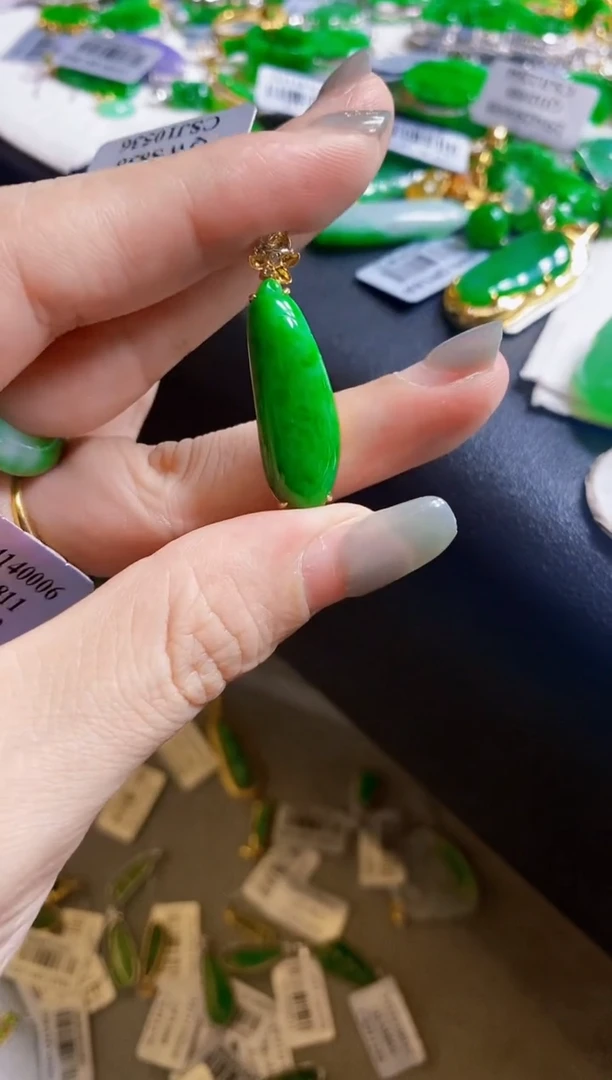 定制翡翠18K金镶嵌瓜