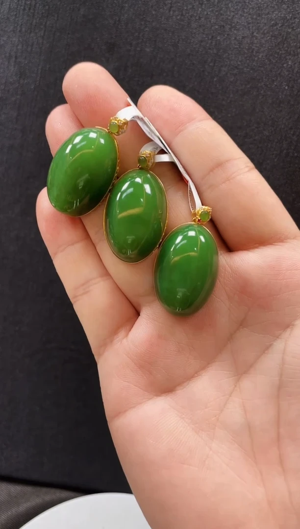 吊坠(赠链)18K金镶嵌和田玉多样性发一