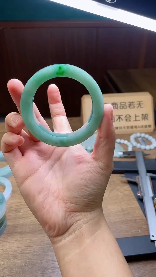 定制翡翠手镯未镶嵌九*菊定制