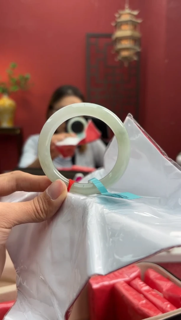 未镶嵌手镯（圆镯）翡翠翡翠手镯