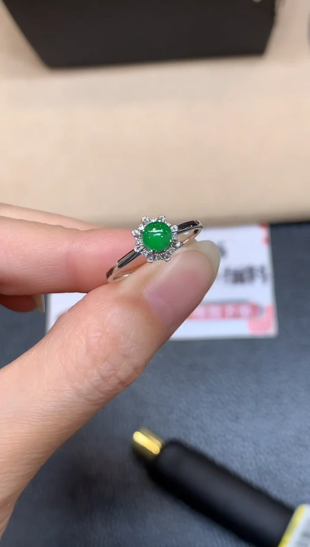 18K金镶嵌戒指翡翠9【无鉴赏期】