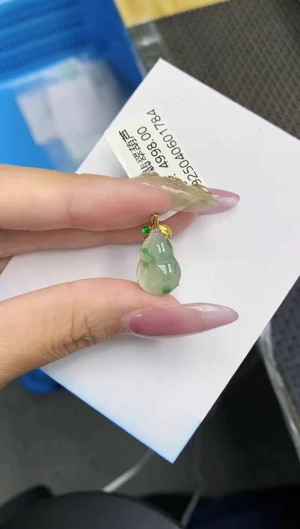 翡翠18K金镶嵌颈饰1111111111