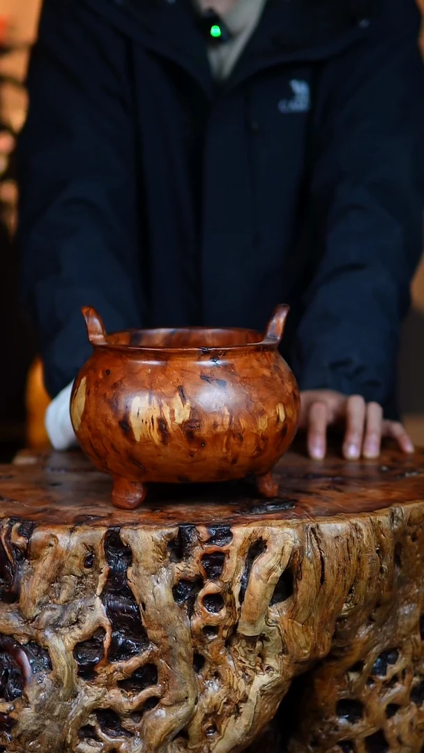 枣木百年鸡心枣木三足香炉（直径21）