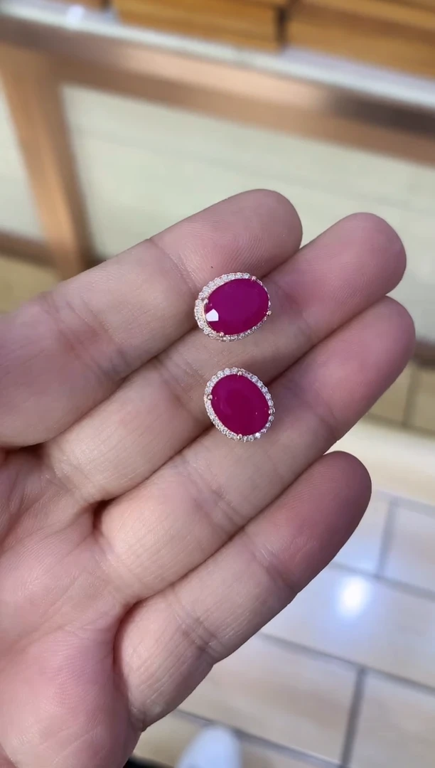 【闪购商品】红宝石耳饰银S925镶嵌........