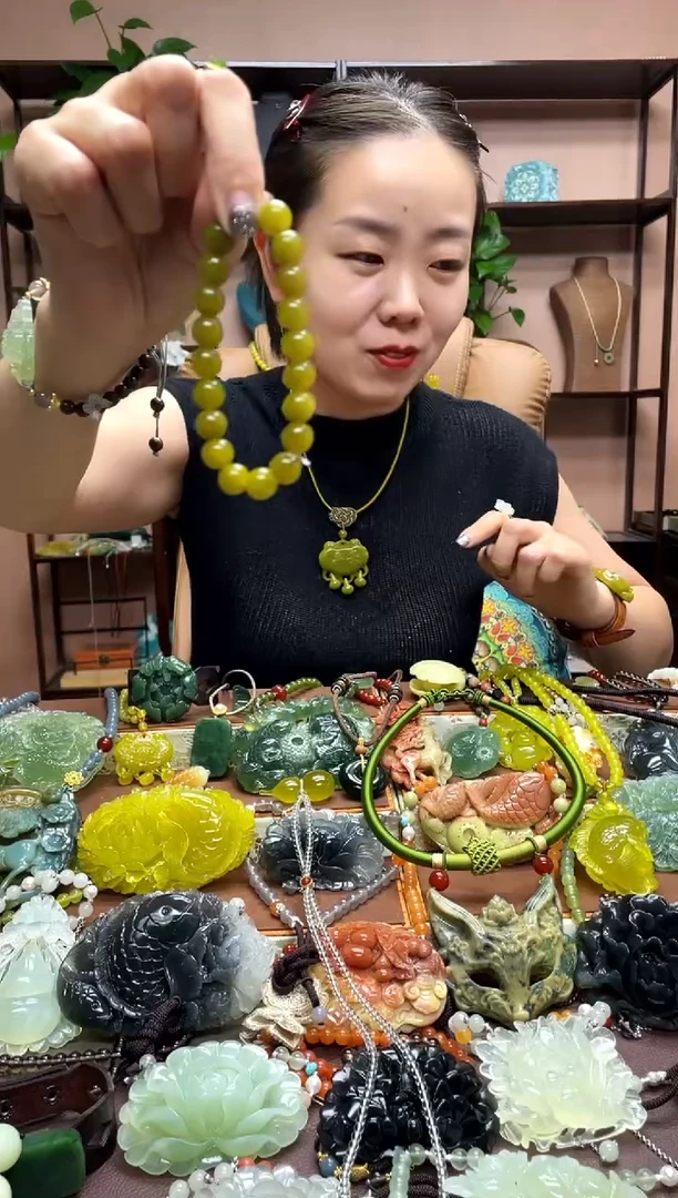 未镶嵌岫玉吊坠多样性发货发其中之一