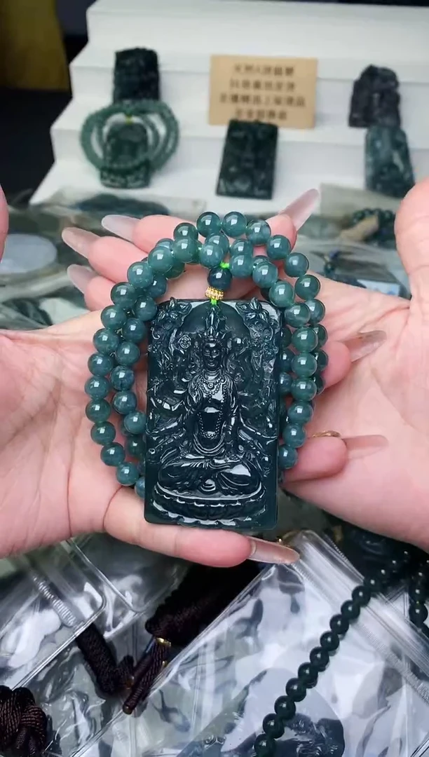 颈饰未镶嵌翡翠