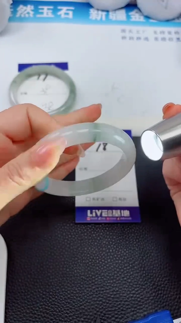 【闪购商品】石英质玉手镯未镶嵌18