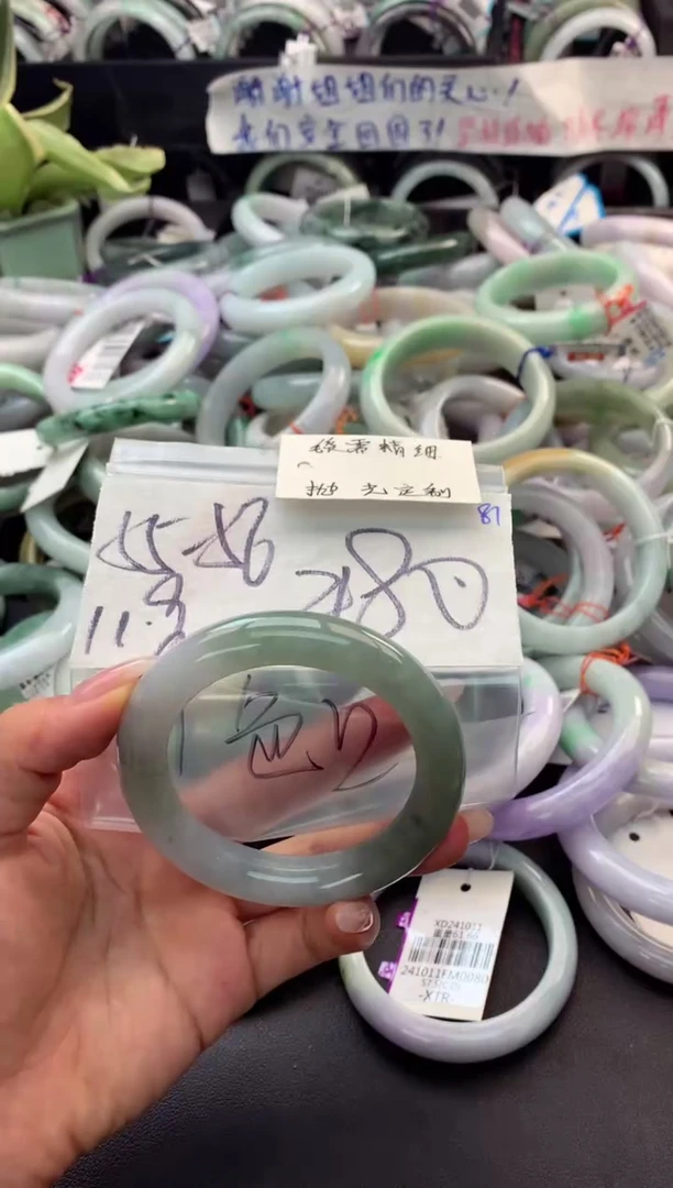 定制翡翠未镶嵌毛货需精细抛光+多人