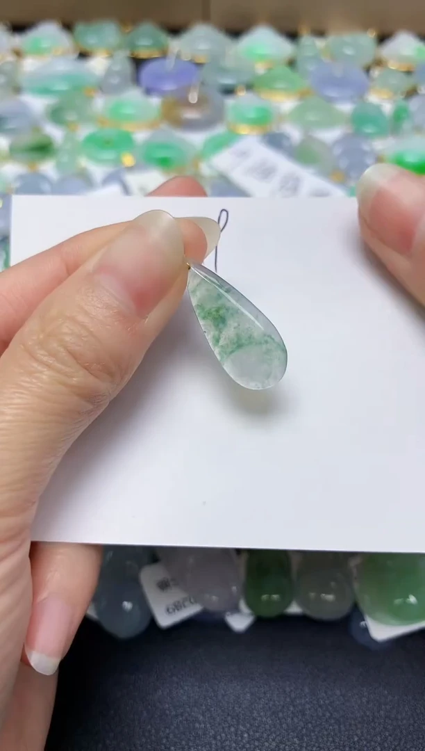 翡翠未镶嵌颈饰 天然翡翠A货